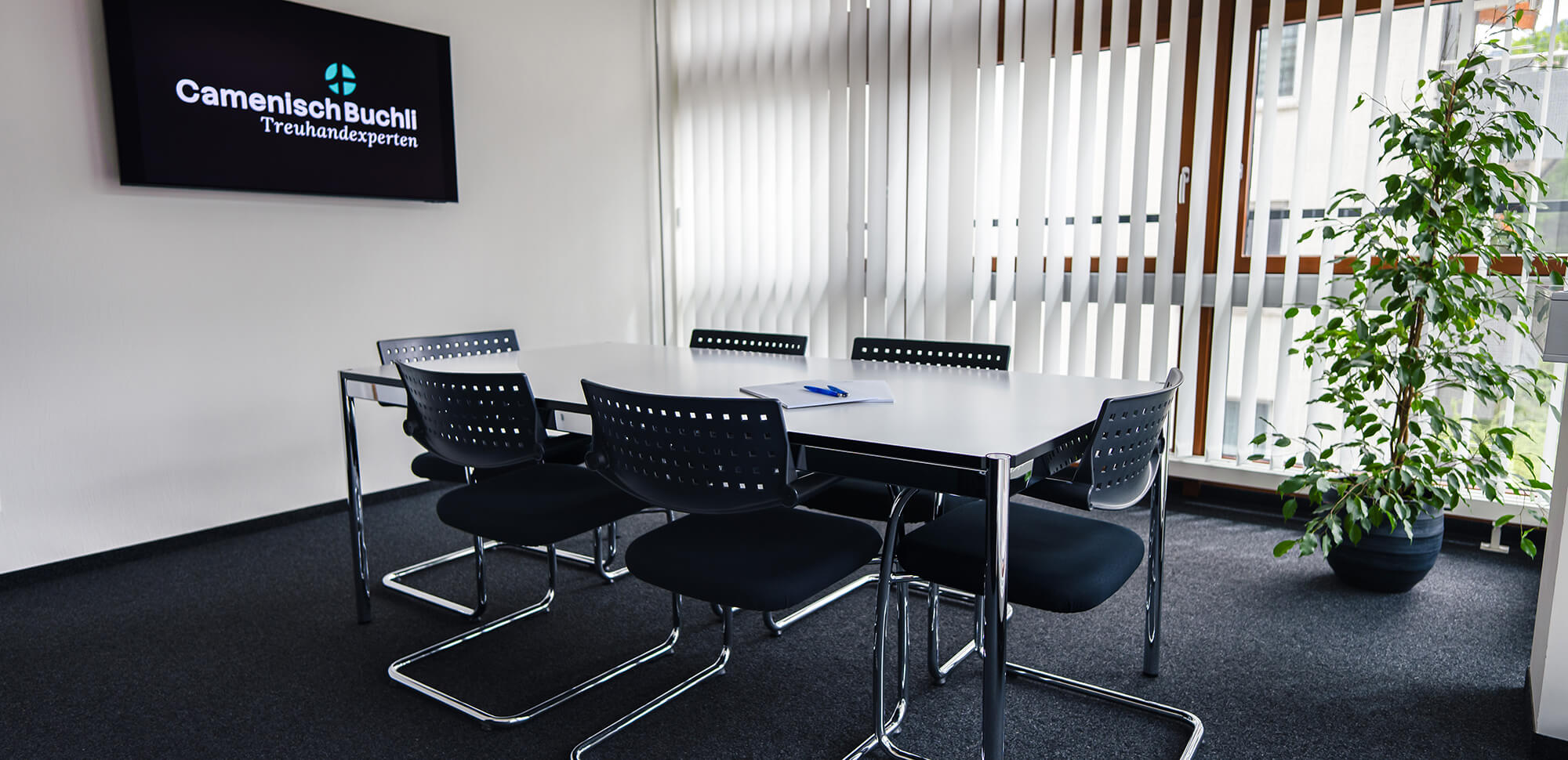 Sitzungszimmer von Camenisch Buchli Treuhandexperten AG